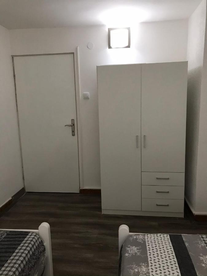 Apartman Sicilija Apartment เทรบินเย ภายนอก รูปภาพ